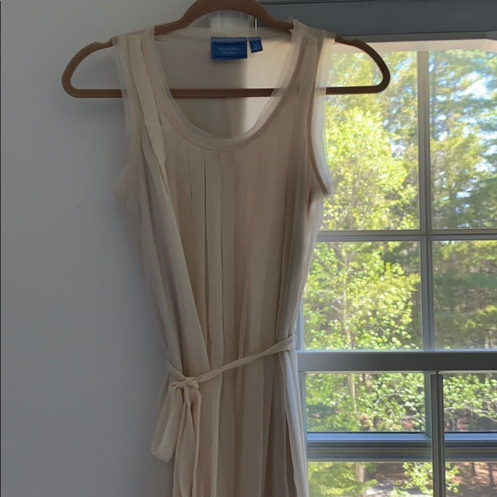 Vera Wang Sleeveless dress